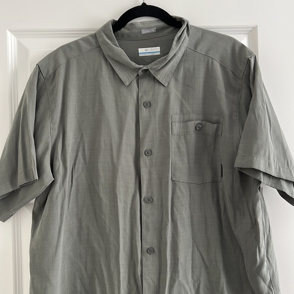 Columbia Short Sleeve Button Up XL - Picture 2 of 12